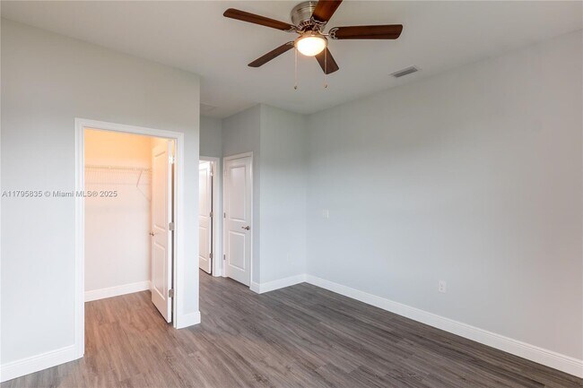 Building Photo - 8450 Dinnano St