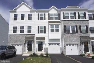 Building Photo - 148 Bell Ct