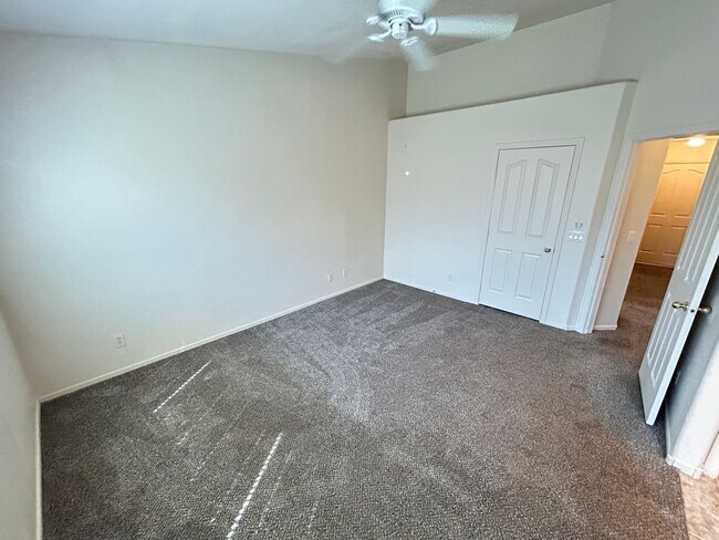 Building Photo - Cozy 3Bed/2Bath/2Car Residence located in beautiful Summerlin!