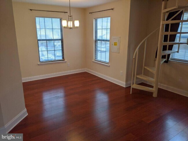 Building Photo - 94 Azalea Cir