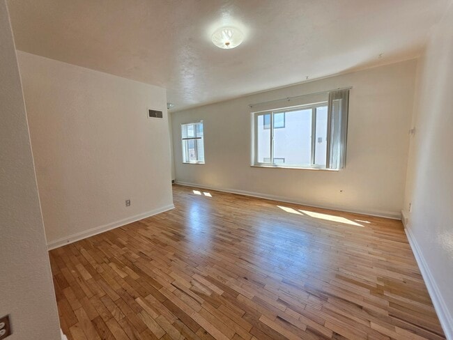 Interior Photo - 1020 14th