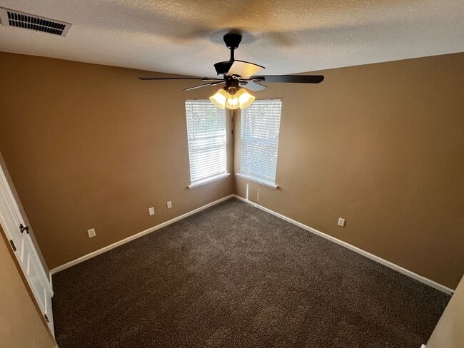 Building Photo - 4 bed / 2.5 bath in Middleburg