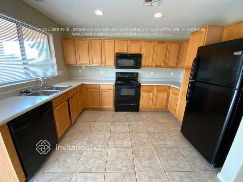 Building Photo - 16584 N 162nd Ln