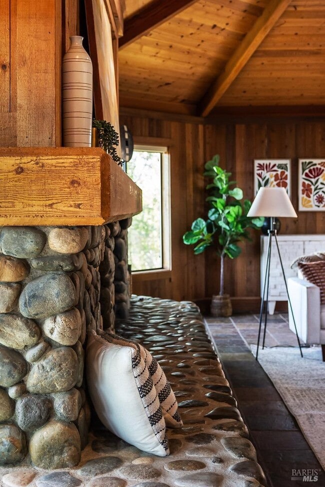 Building Photo - 1100 Bayhills Dr