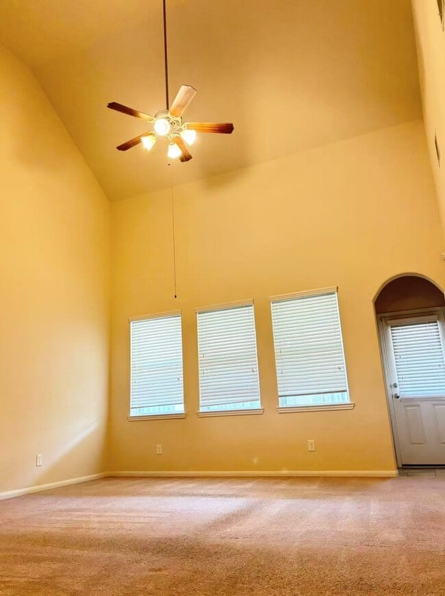 Building Photo - 14246 Dos Palos Dr