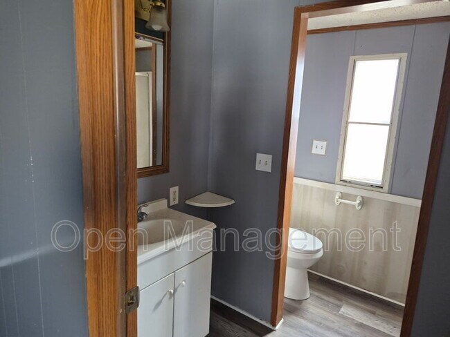 Building Photo - 4511 Dirt Rd