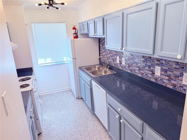 Building Photo - 6519 W Newberry Rd