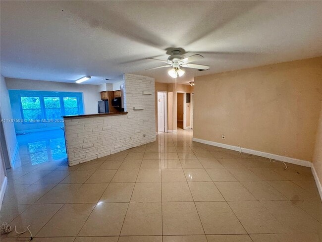 Building Photo - 4720 SW 25th Terrace