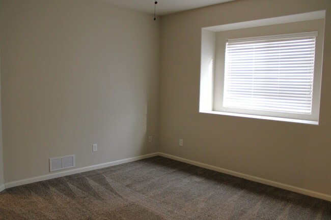 Building Photo - Charming Modern Condo in Prime Greeley Loc...