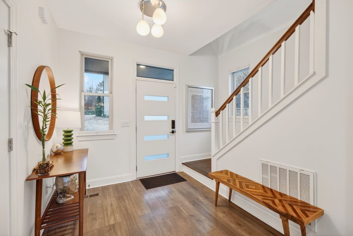 Building Photo - 927 Ramseur St