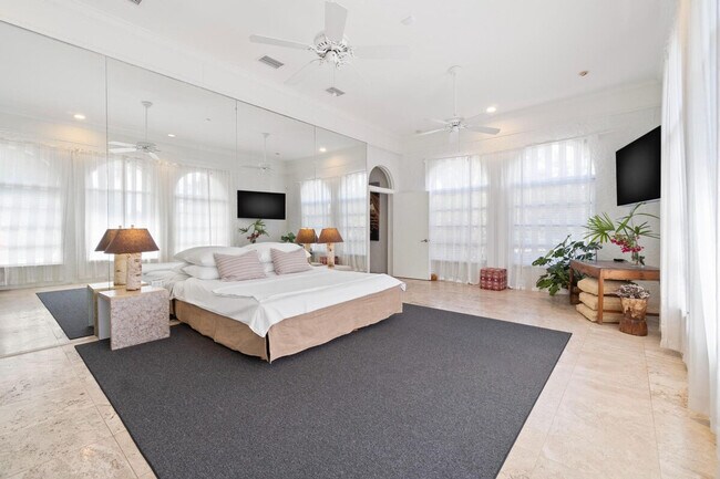 Building Photo - 3399 70th Ln N