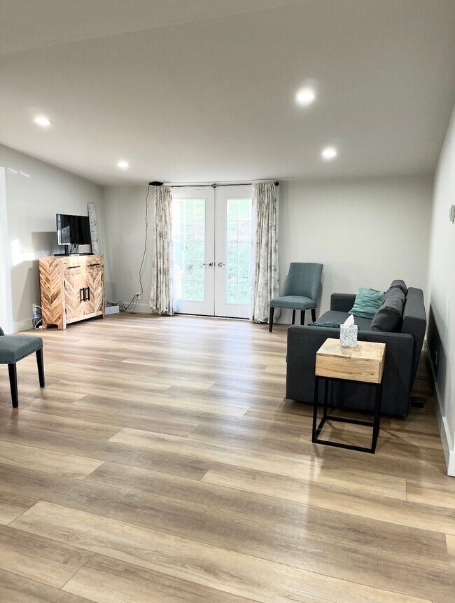 Building Photo - s. Hoernerstown Rd.- Short or Long term lease!