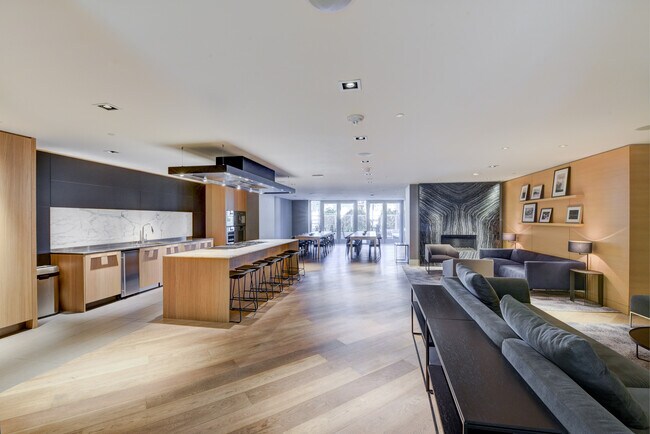 Building Photo - 201 Folsom St