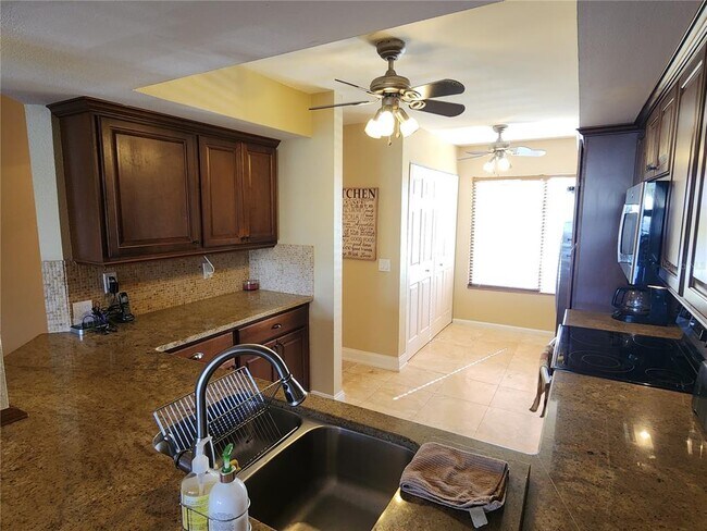 Building Photo - 6290 Bahia Del Mar Cir N