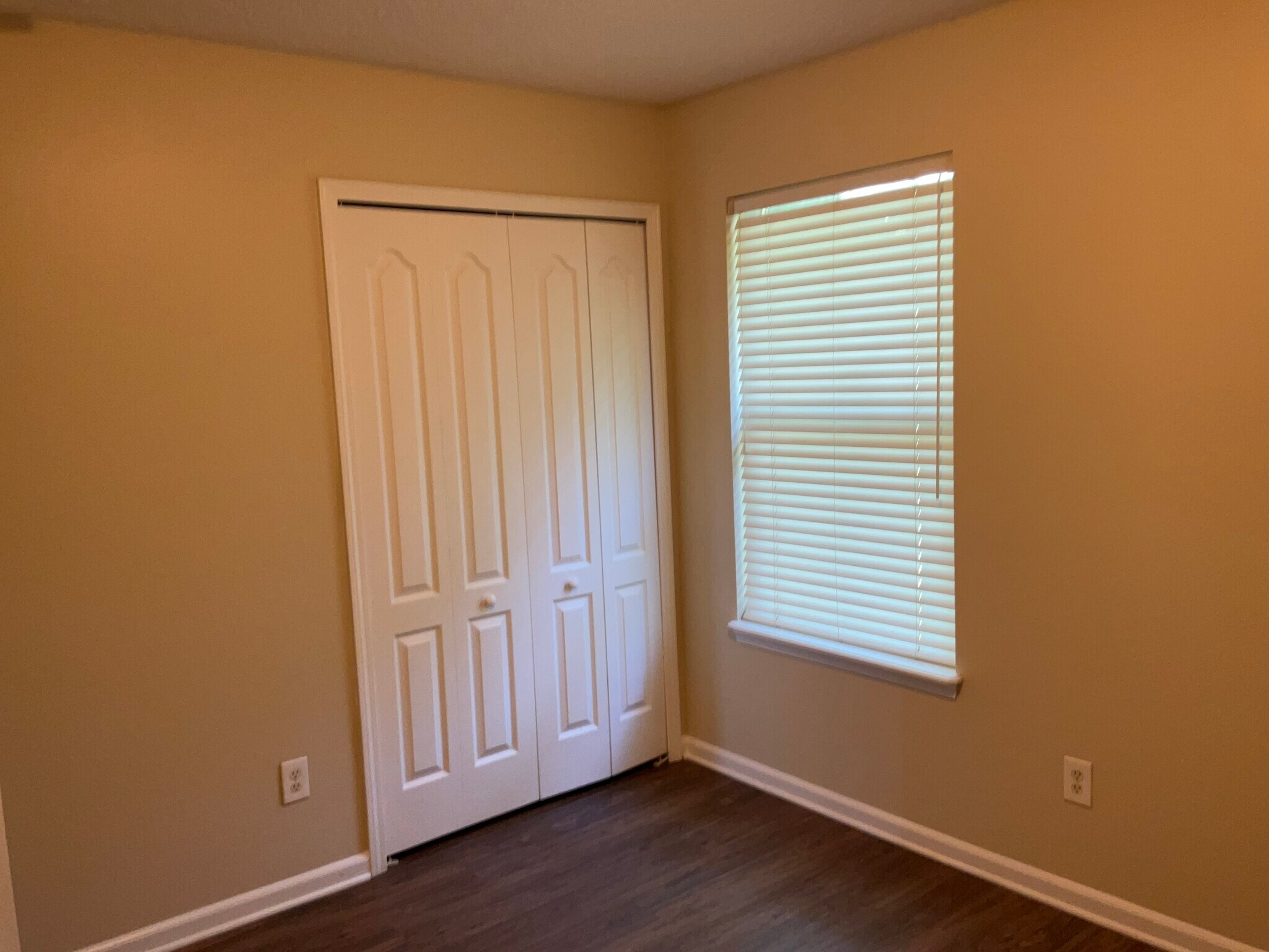 Building Photo - 1982 Protection Pt