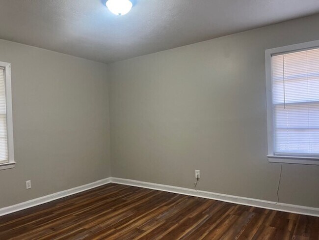 Building Photo - 5014 Hodge St