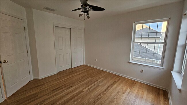 Building Photo - 2719 Colonial Dr