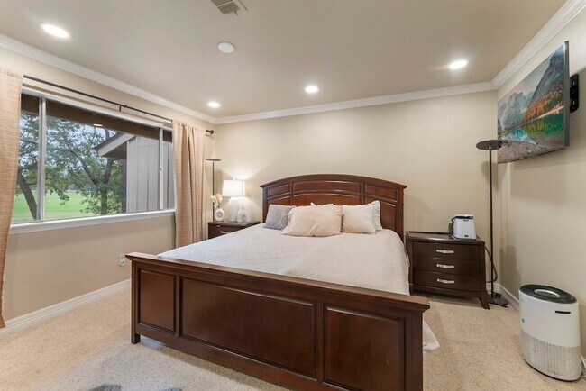 Building Photo - 2209 W Settler's Way