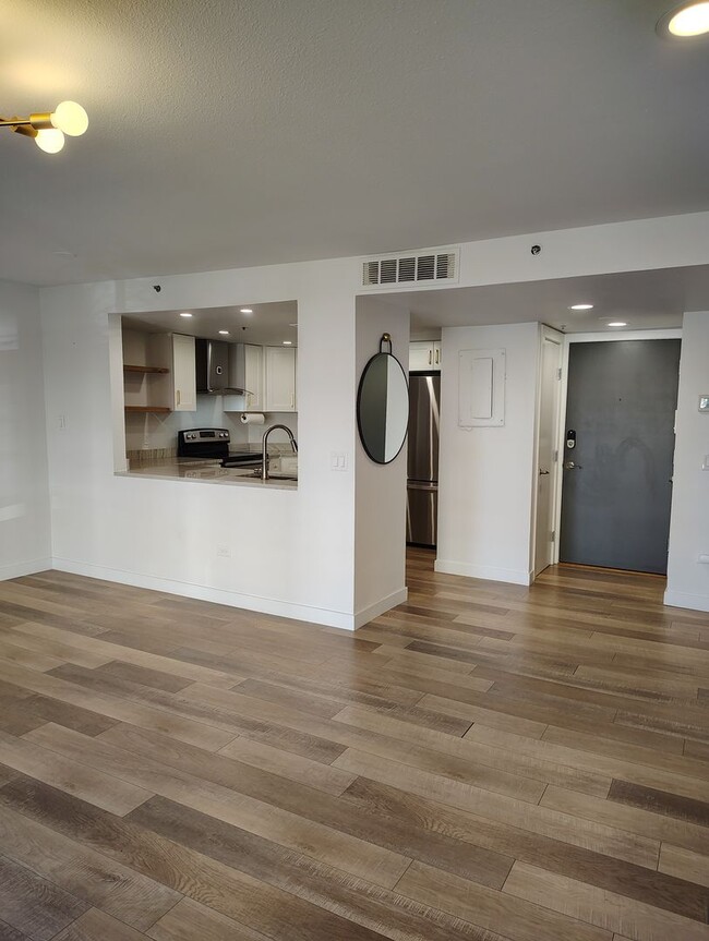 Building Photo - Gorgeous 1 Bedroom in Cherry Creek