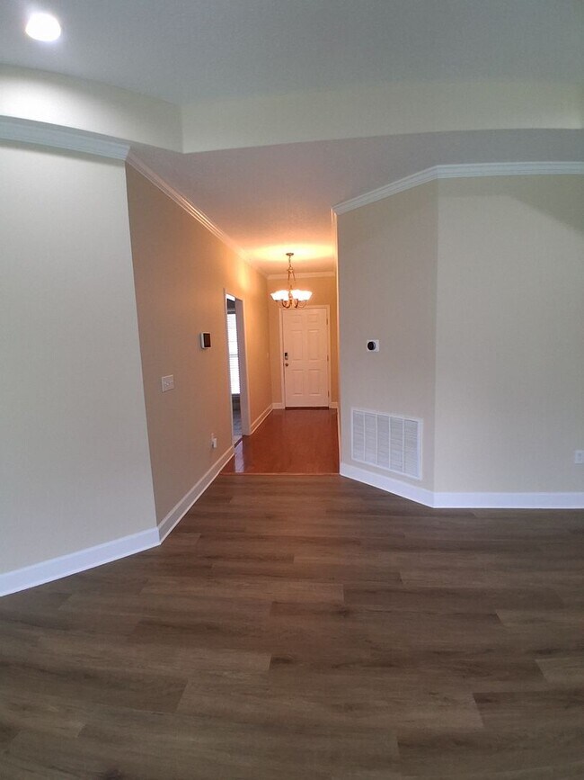 Building Photo - Beautiful 4-bedroom 2 bath home 69S Tuscaloosa