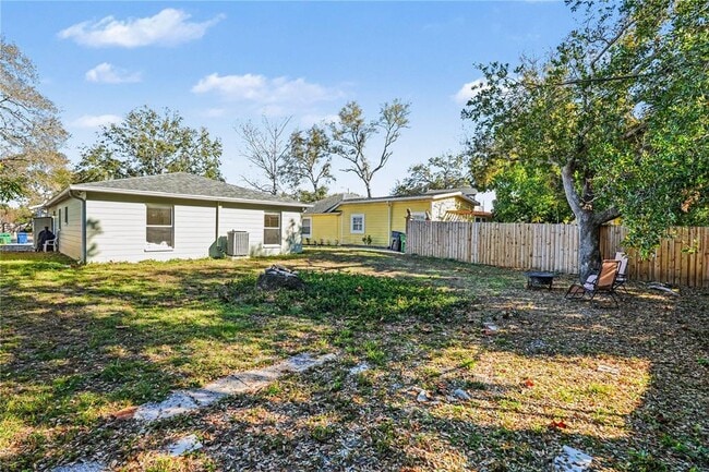 Building Photo - 4440 W Pintor Pl