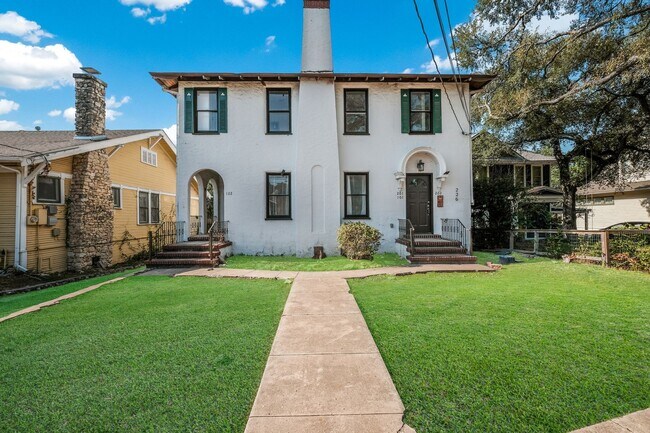 Building Photo - 2/1 Historic Monte Vista Meets Modern Convenience