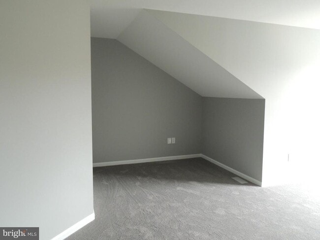 Building Photo - 404 Pinebrooke Cir