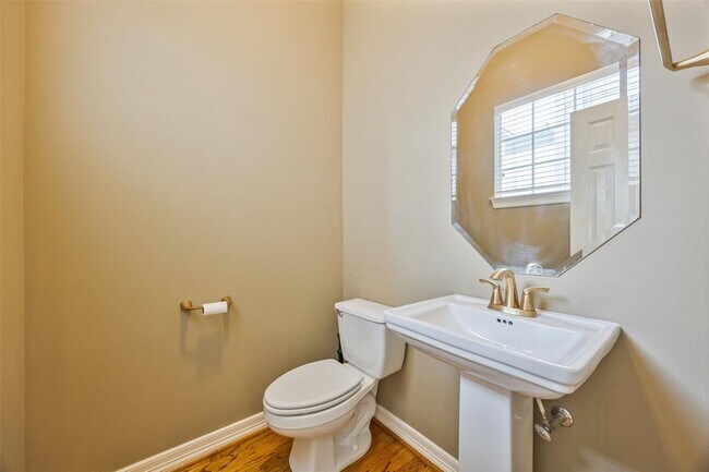 Building Photo - 5411 Blossom St