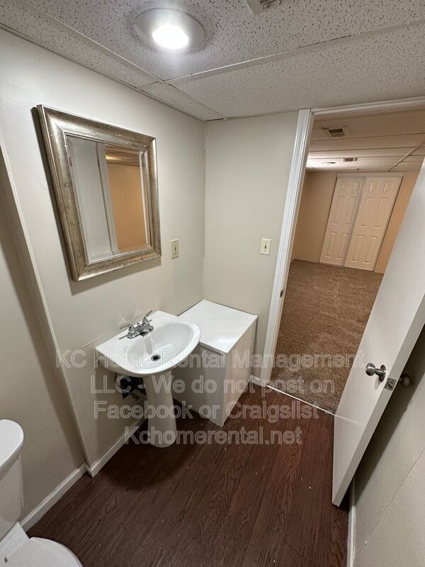 Building Photo - 3910 SW 8th Ter