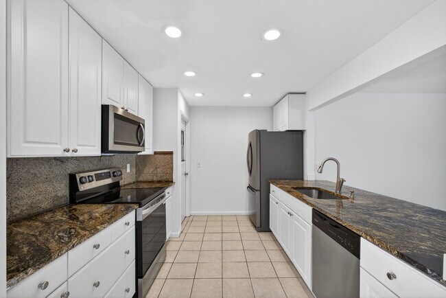 Building Photo - 1242 N Harbor Dr