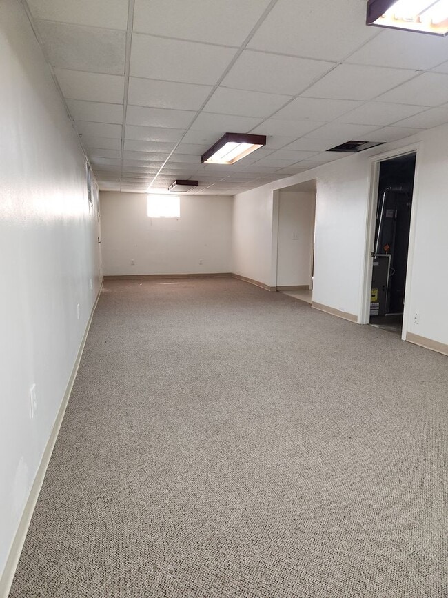 Building Photo - Amazing Price for this area!!! Nice Ranch ...