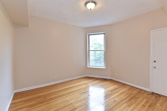 Building Photo - 5121 S Ingleside Ave