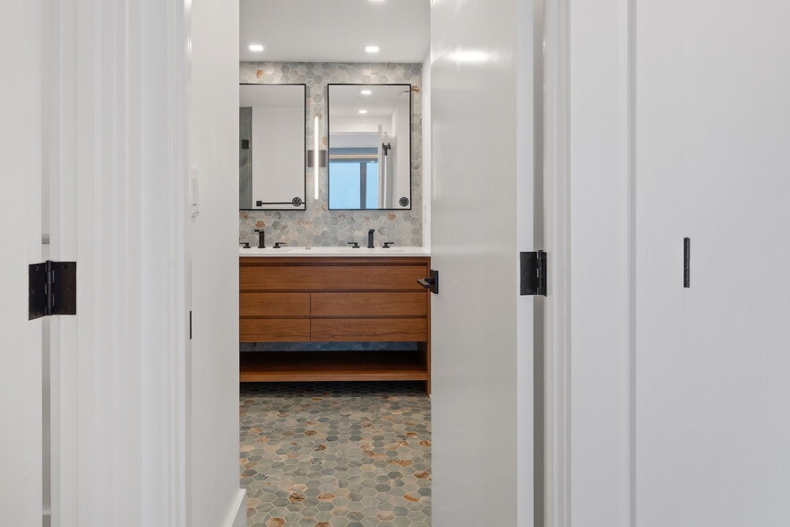 Renovated Master Bath - 4020 Galt Ocean Dr