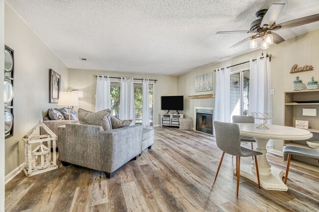 Building Photo - 101 Pine Forest Dr