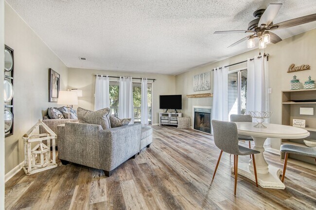 Building Photo - Maumelle Chic Condo