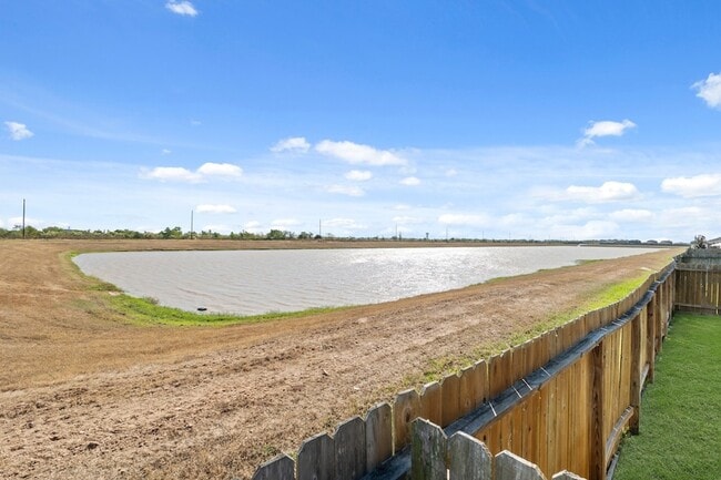 Building Photo - 1001 Strawberry Ridge Dr