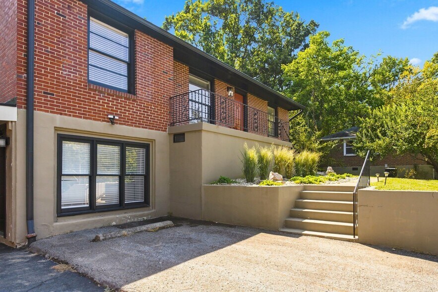 Building Photo - 5713 Vine Ridge Dr