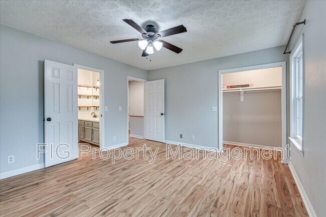 Building Photo - 479 Claircrest Dr