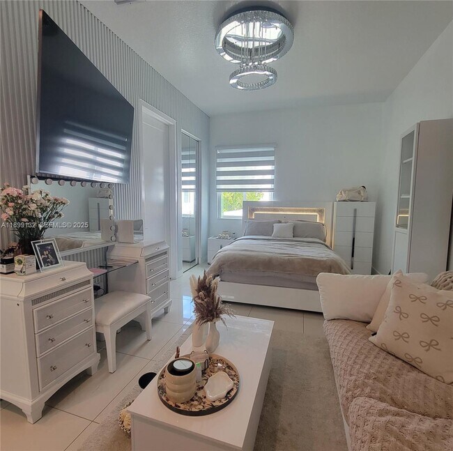 Building Photo - 10435 NW 66th St