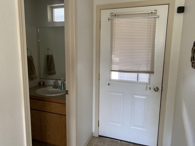 Building Photo - Garfield St Duplex