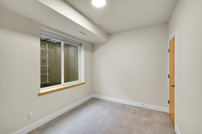 Building Photo - $2,895.00, 3 bedrooms, 3.5 baths, located ...