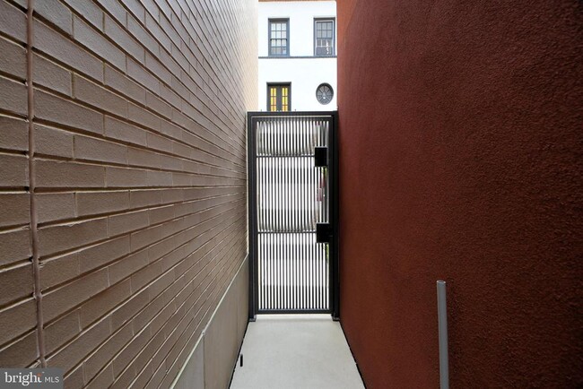 Building Photo - 107 S Van Pelt St