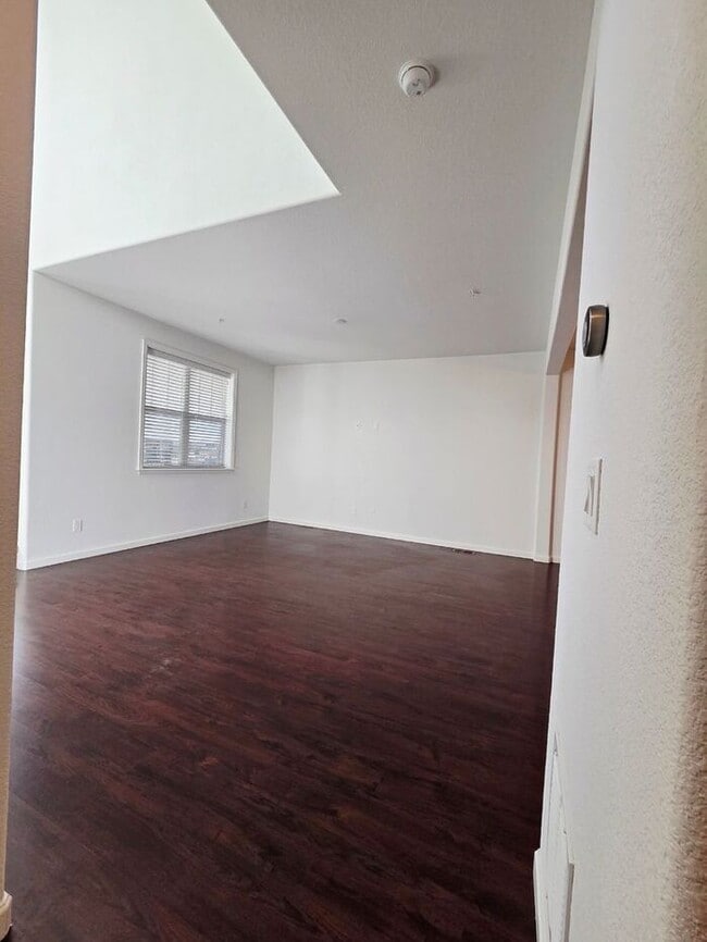 Building Photo - Charming, Spacious Townhome in a Prime Location | Move In Today & Save 50% on First Month