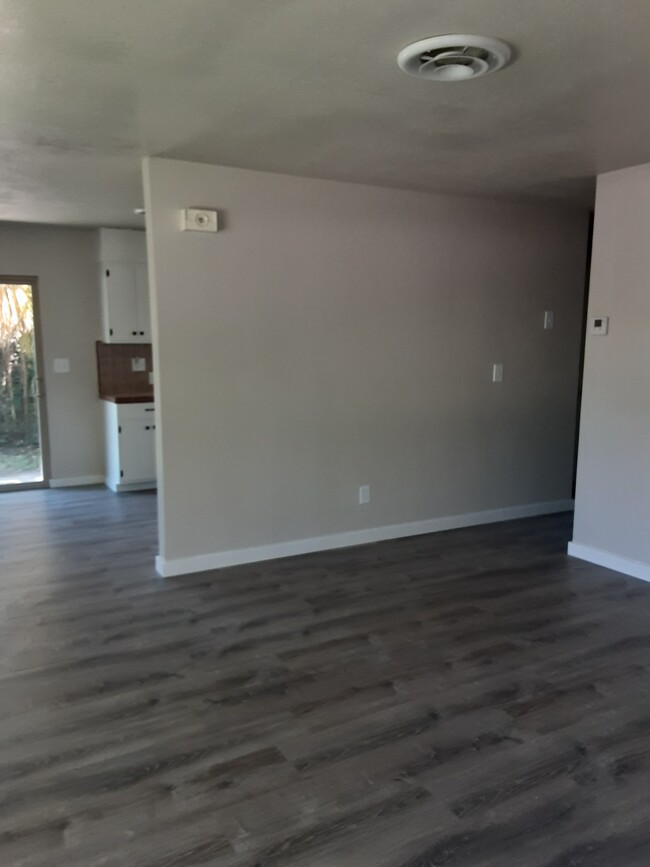 Building Photo - 21605 Mayfair Dr