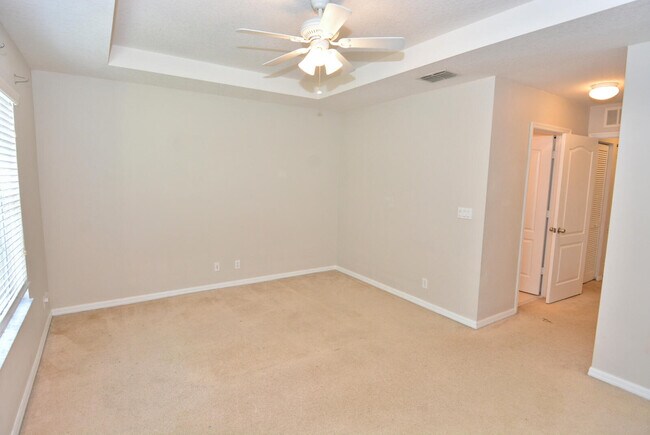 Building Photo - 2138 SE Grand Dr