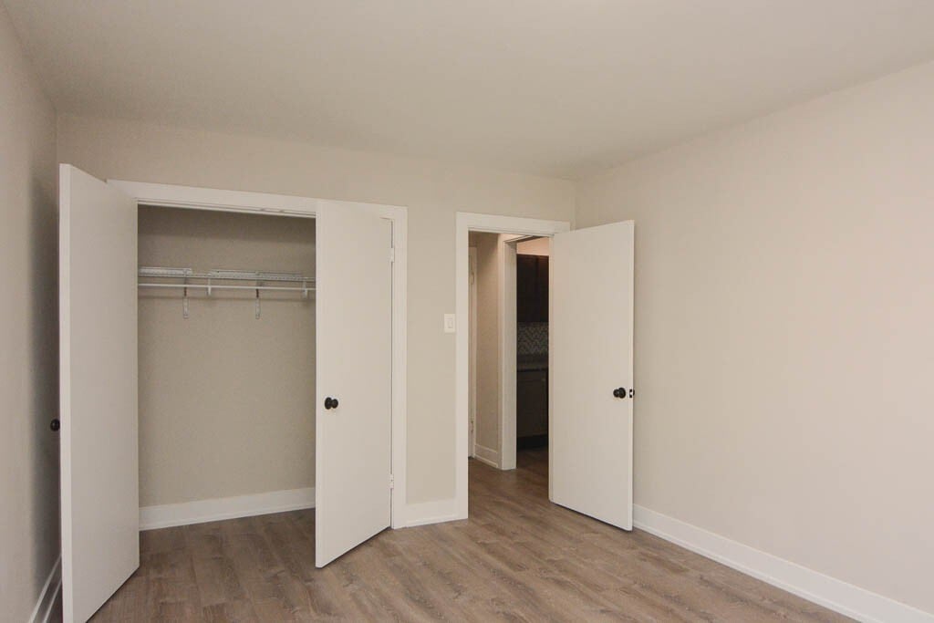 Building Photo - 428 W Wellington Ave