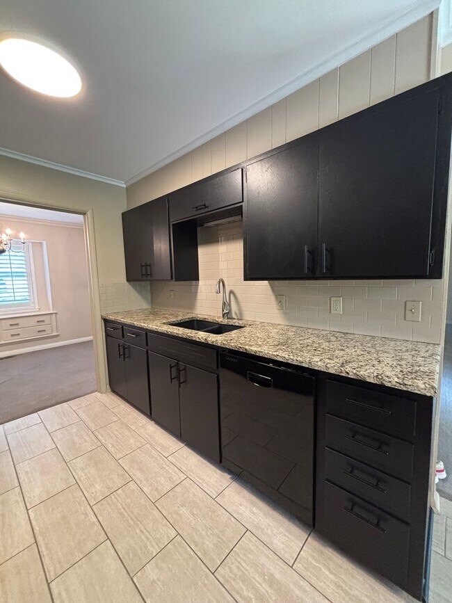 Building Photo - A House For Rent Does Not Come For Rent Ve...