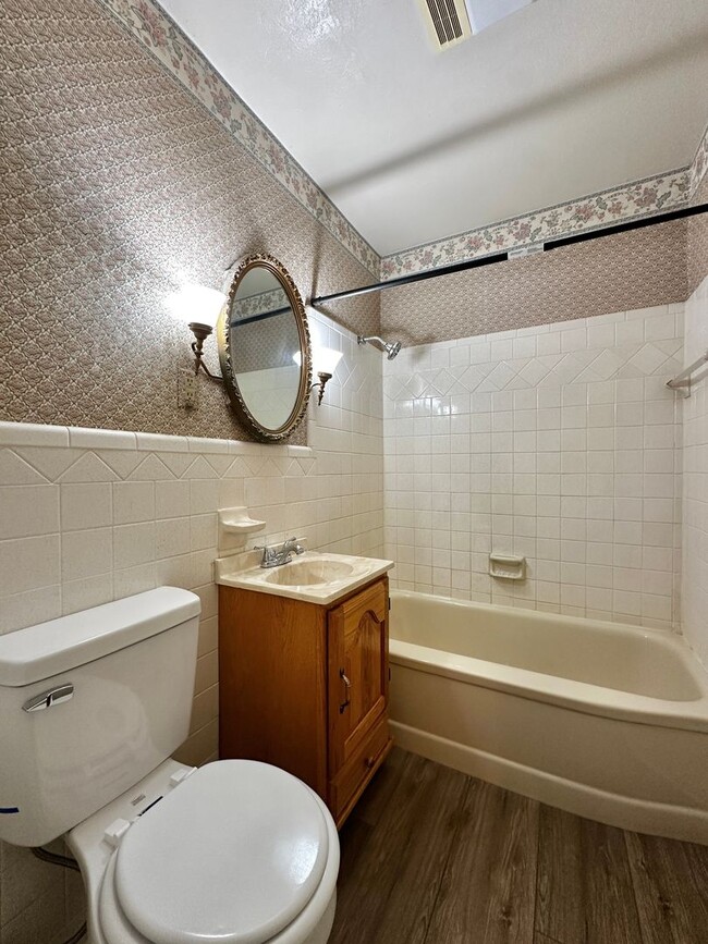 Building Photo - 3 Bedroom