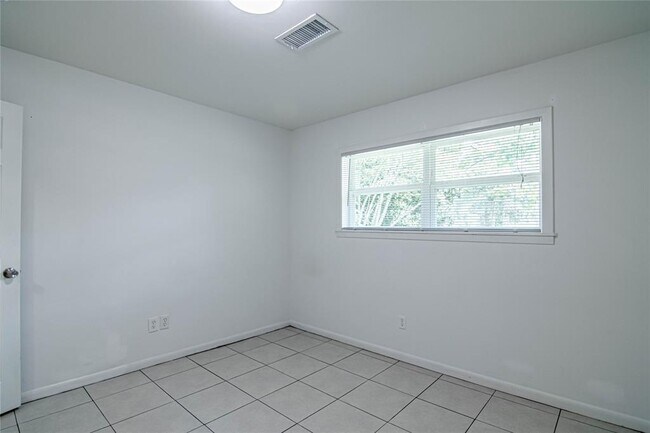 Building Photo - 604 Hayman St