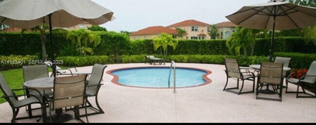 Building Photo - 4110 NE 24th St